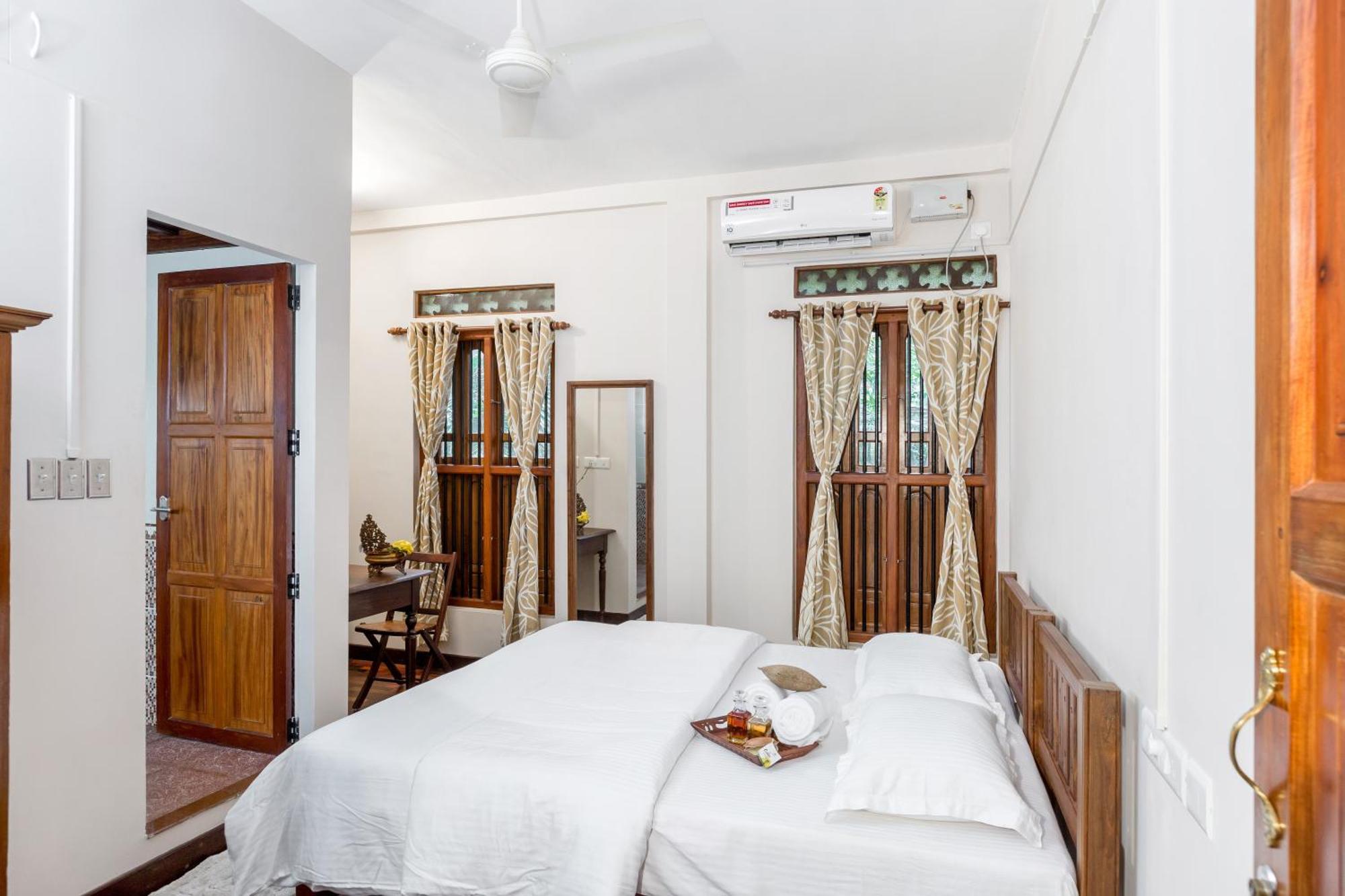 Kumarakom Wood Castle Serviced Appartments ภายนอก รูปภาพ