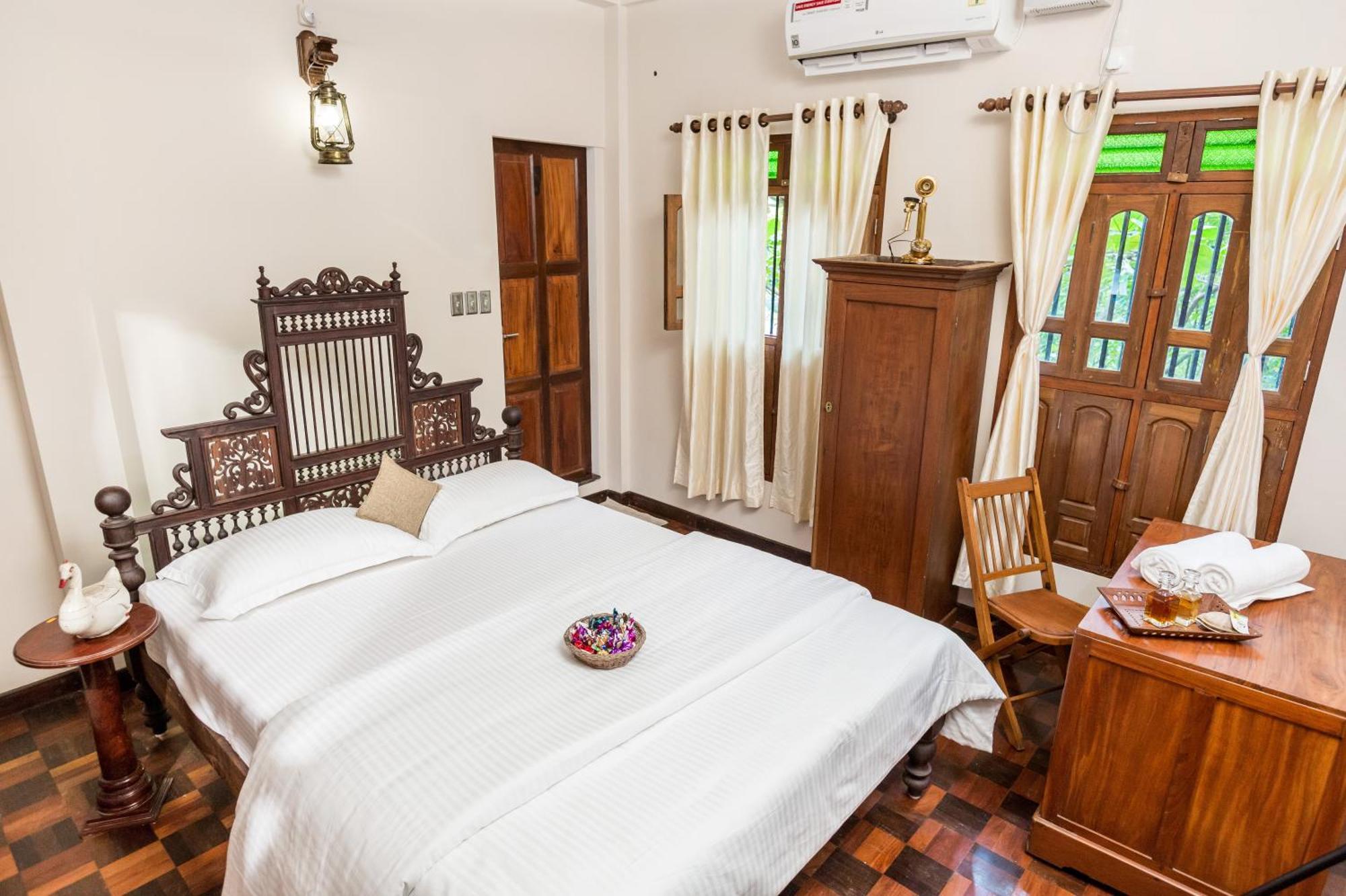 Kumarakom Wood Castle Serviced Appartments ภายนอก รูปภาพ
